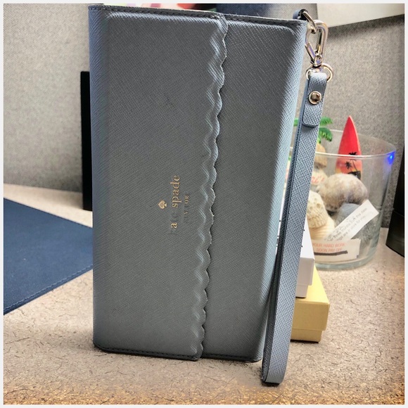 Used Kate ♠️Spade Wristlet for iPhone 8plus&7plus - Picture 3 of 8